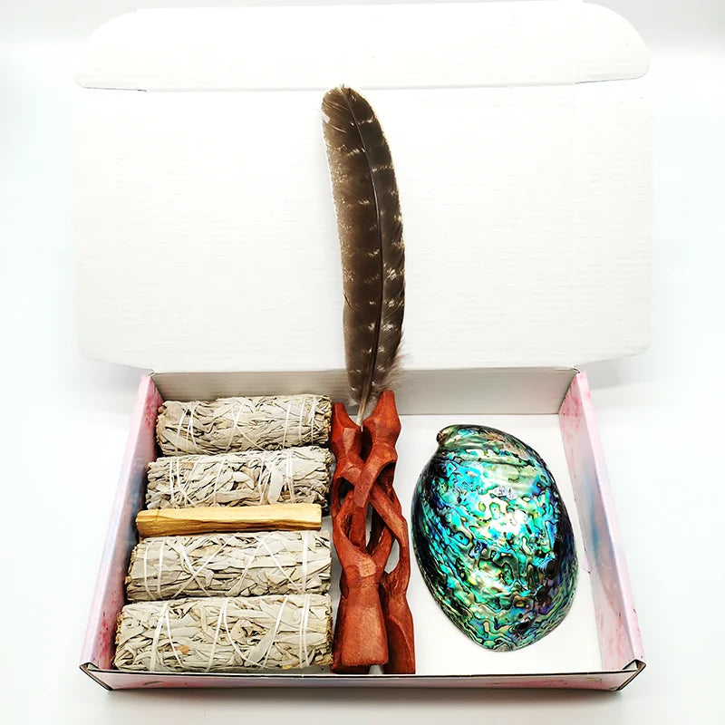 Kit Ritual Sagrado de Limpieza y Protección – Salvia Blanca, Cedro, Salvia de Rosa, Salvia Azul, Palo Santo, Abulón y Pluma