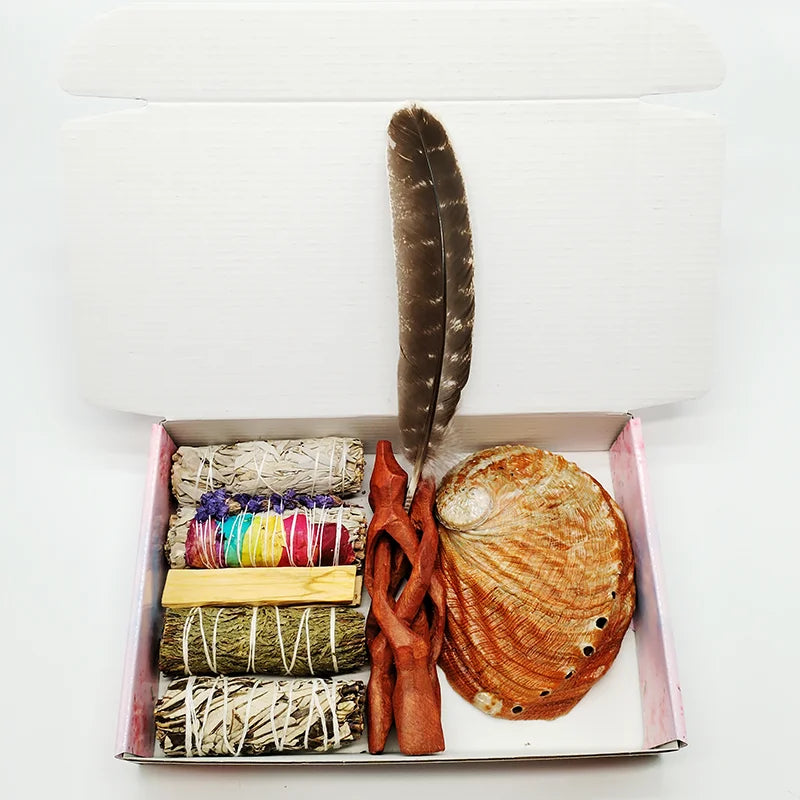Kit Ritual Sagrado de Limpieza y Protección – Salvia Blanca, Cedro, Salvia de Rosa, Salvia Azul, Palo Santo, Abulón y Pluma