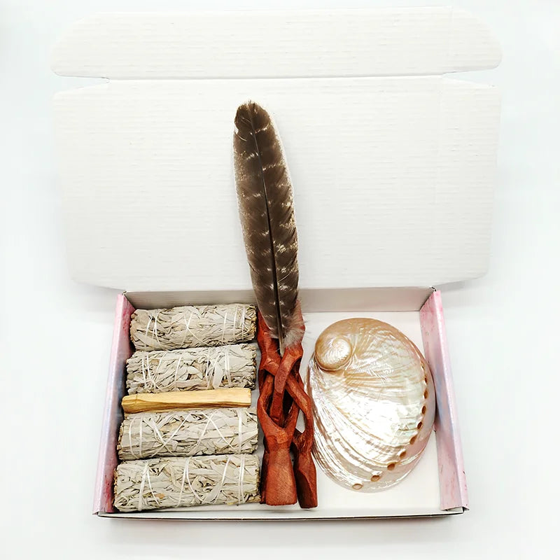 Kit Ritual Sagrado de Limpieza y Protección – Salvia Blanca, Cedro, Salvia de Rosa, Salvia Azul, Palo Santo, Abulón y Pluma