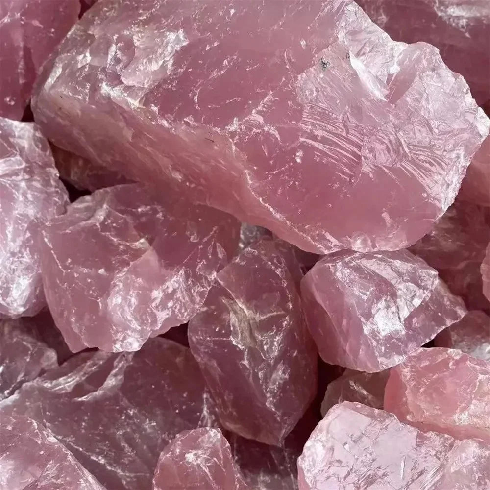 Llama del Corazón – Cuarzo Rosa Bruto Natural para Amor Propio y Armonía