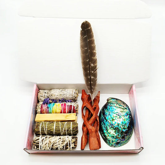 Kit Ritual Sagrado de Limpieza y Protección – Salvia Blanca, Cedro, Salvia de Rosa, Salvia Azul, Palo Santo, Abulón y Pluma