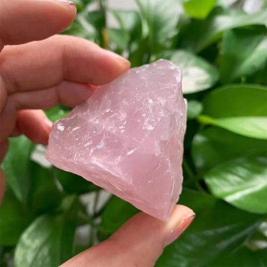 Llama del Corazón – Cuarzo Rosa Bruto Natural para Amor Propio y Armonía